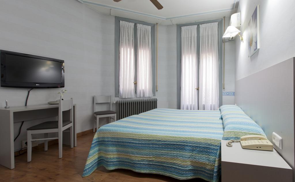 Hostal Andorra - Madrid — Photos 2